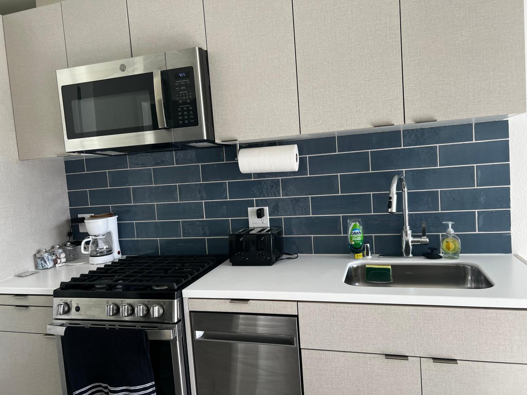 Modern Hollywood Walk Of Fame Apts- Free Parking, 360 Rooftop, Pool, Gym- Centrally Located Apartamento *
