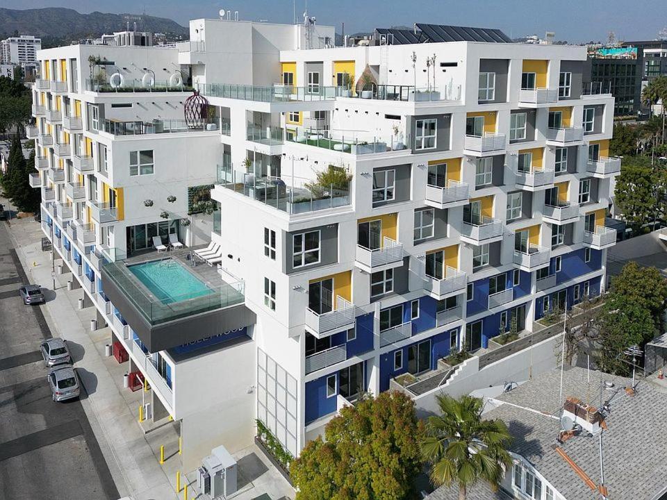 Apartamento Modern Hollywood Walk Of Fame Apts- Free Parking, 360 Rooftop, Pool, Gym- Centrally Located