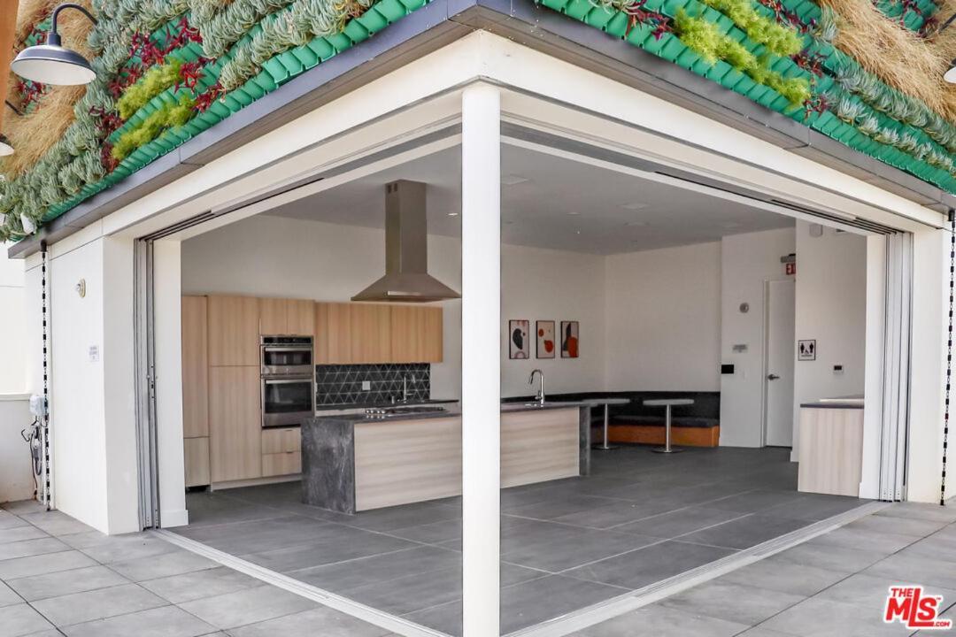 Apartamento Modern Hollywood Walk Of Fame Apts- Free Parking, 360 Rooftop, Pool, Gym- Centrally Located *