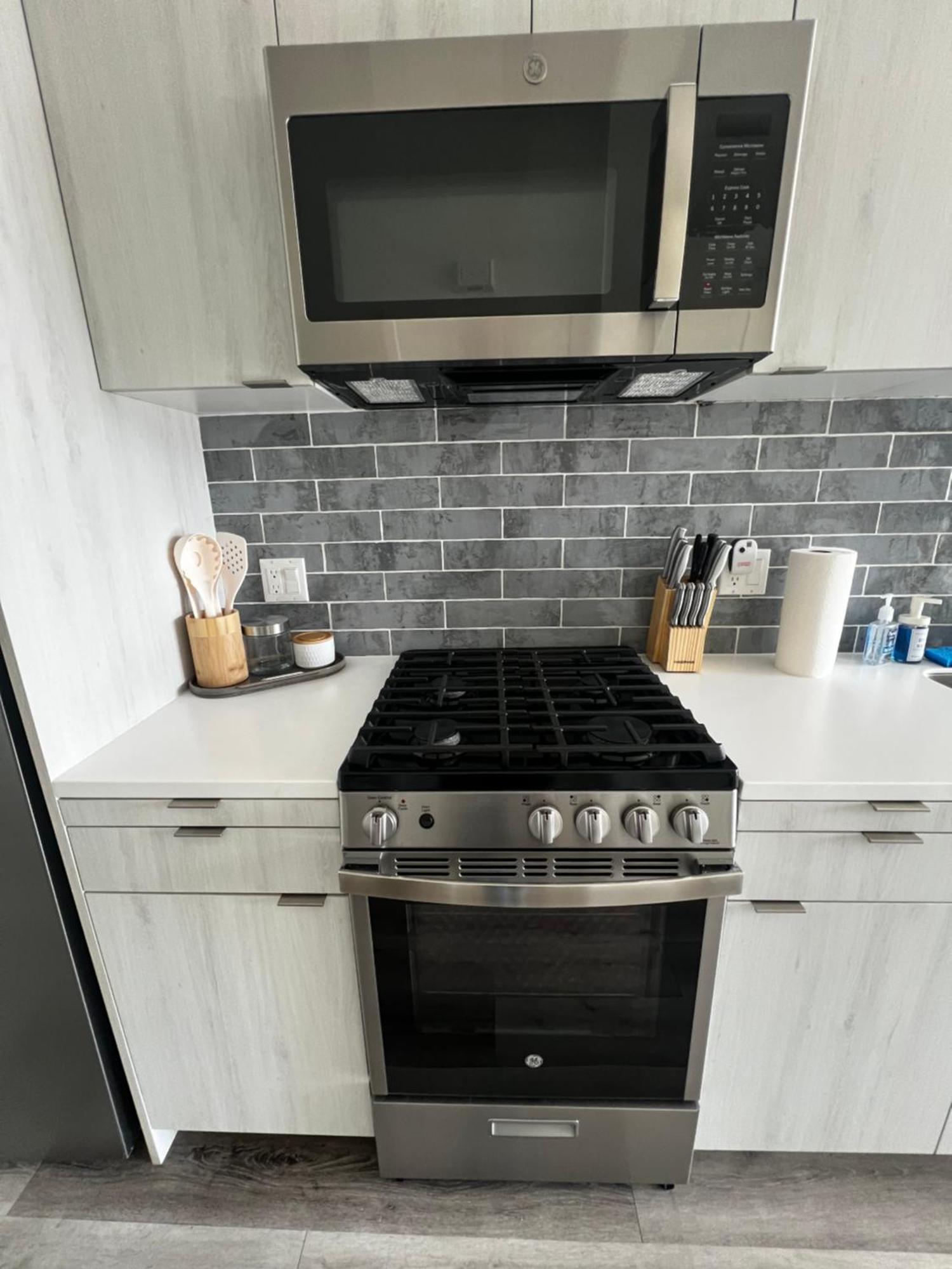 Modern Hollywood Walk Of Fame Apts- Free Parking, 360 Rooftop, Pool, Gym- Centrally Located Apartamento *