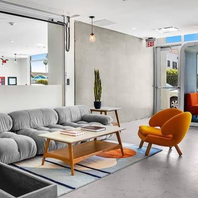 Apartamento Modern Hollywood Walk Of Fame Apts- Free Parking, 360 Rooftop, Pool, Gym- Centrally Located *