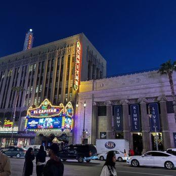 Modern Hollywood Walk Of Fame Apts- Free Parking, 360 Rooftop, Pool, Gym- Centrally Located *