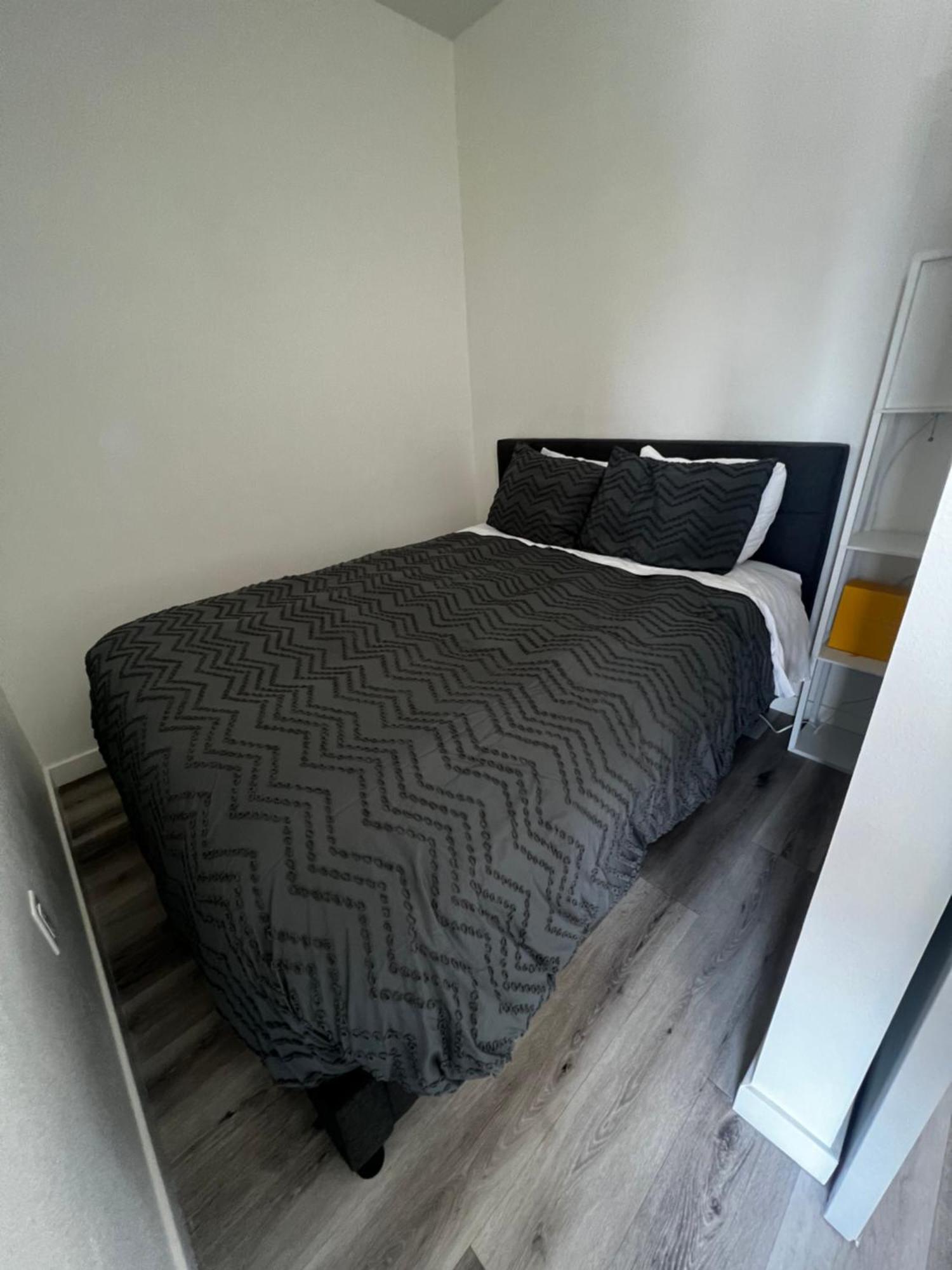 Modern Hollywood Walk Of Fame Apts- Free Parking, 360 Rooftop, Pool, Gym- Centrally Located Apartamento