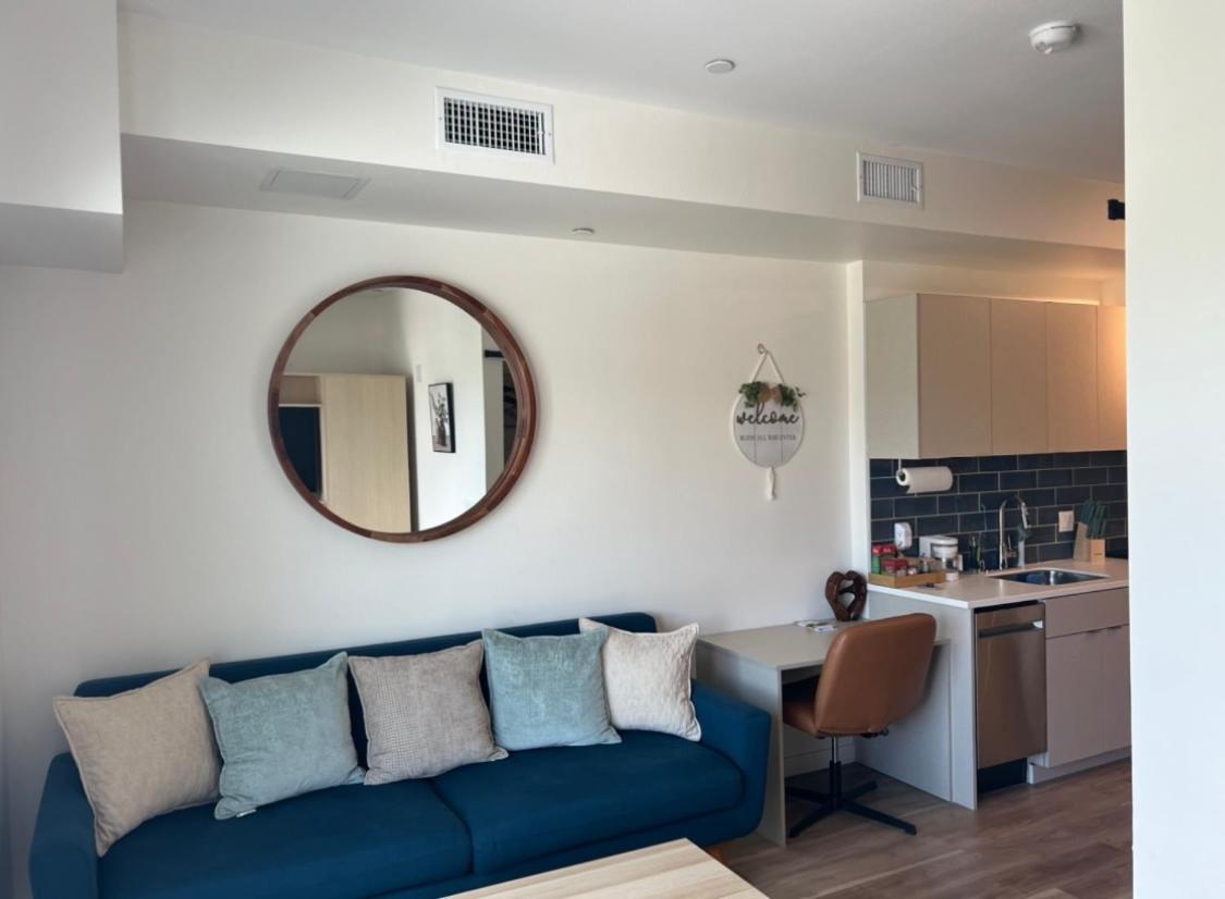 Apartamento Modern Hollywood Walk Of Fame Apts- Free Parking, 360 Rooftop, Pool, Gym- Centrally Located *