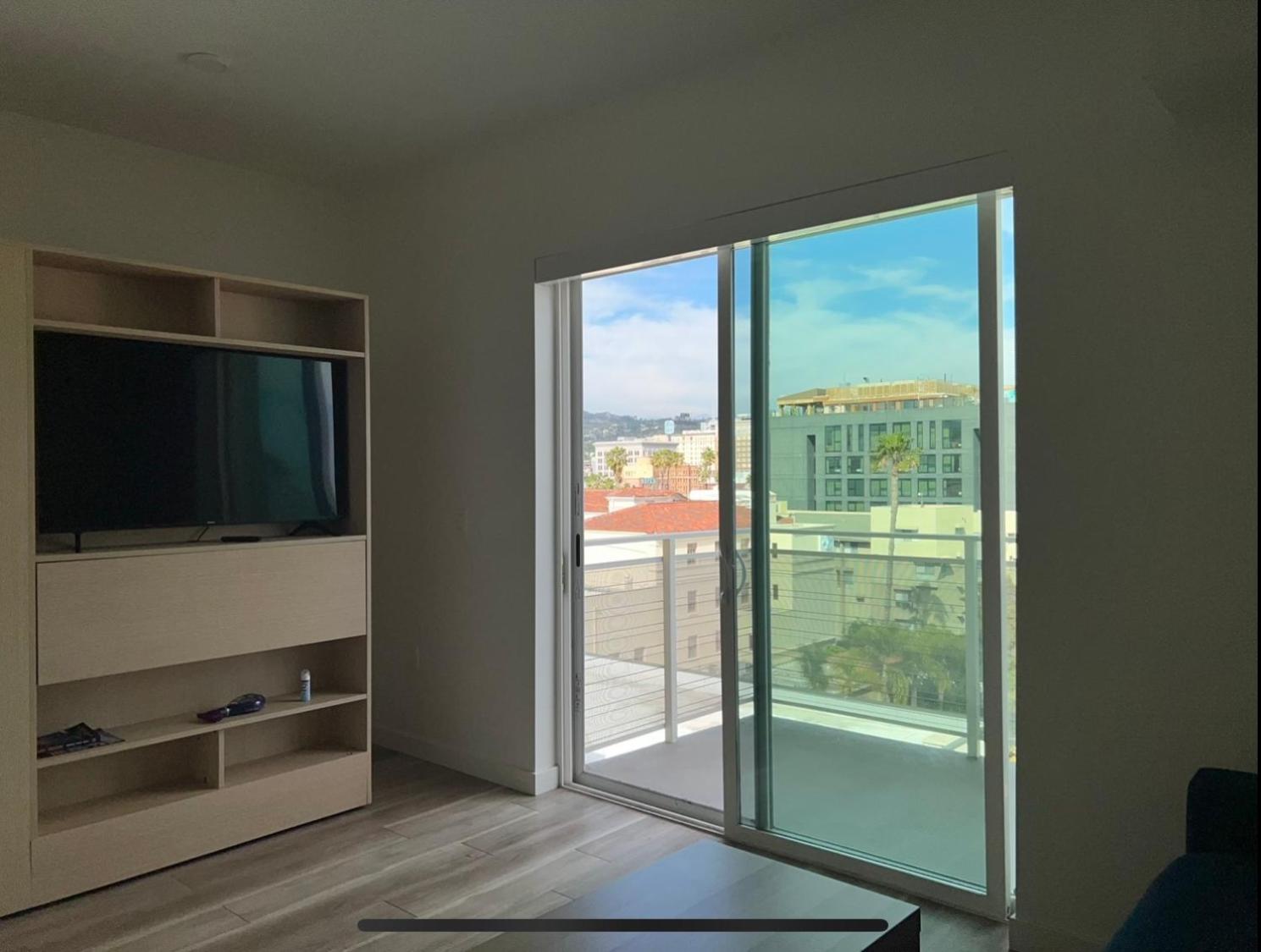 Modern Hollywood Walk Of Fame Apts- Free Parking, 360 Rooftop, Pool, Gym- Centrally Located Apartamento *
